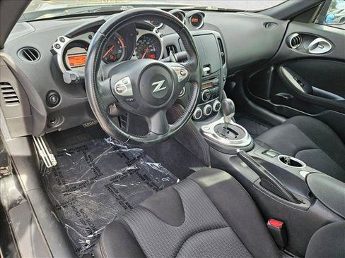 Used 2011 Nissan 370Z Roadster image 9