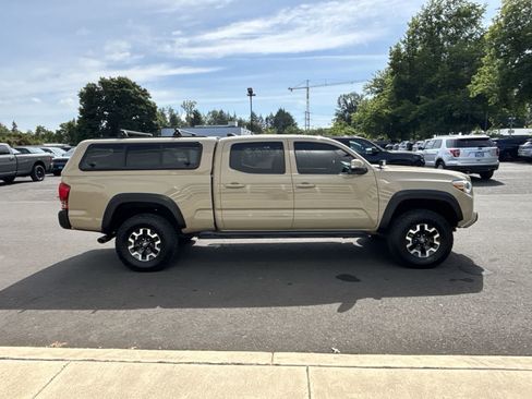 Used 2017 Toyota Tacoma TRD Off-Road w/ Tow Package AWD/4WD image 6