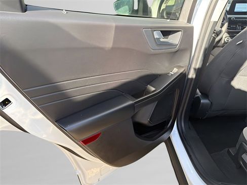 Used 2021 Ford Escape SE image 8