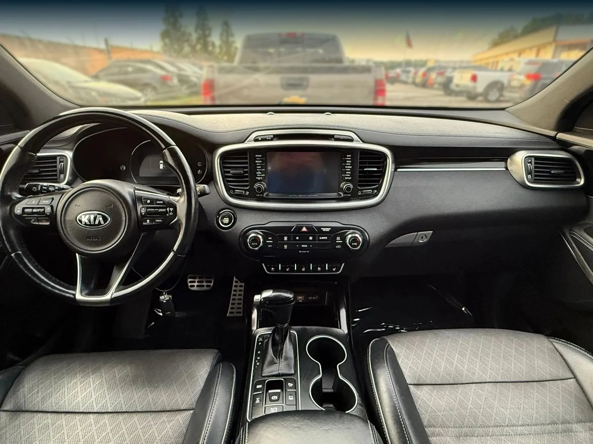 Used 2016 Kia Sorento SX w/ SXL Technology Package AWD/4WD image 3