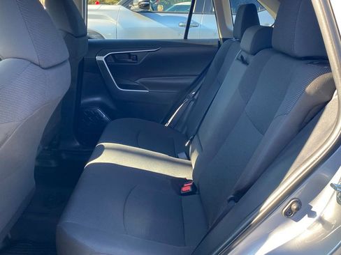 Used 2021 Toyota RAV4 LE image 8