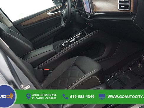 Used 2024 Volkswagen Atlas SE FWD image 8