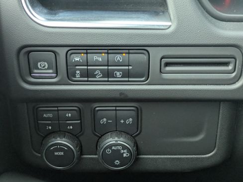 Used 2024 Chevrolet Tahoe Z71 w/ Luxury Package AWD/4WD image 26