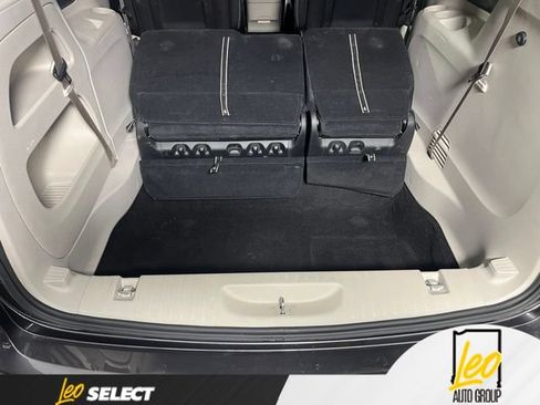 Used 2023 Chrysler Pacifica Touring-L AWD/4WD image 11