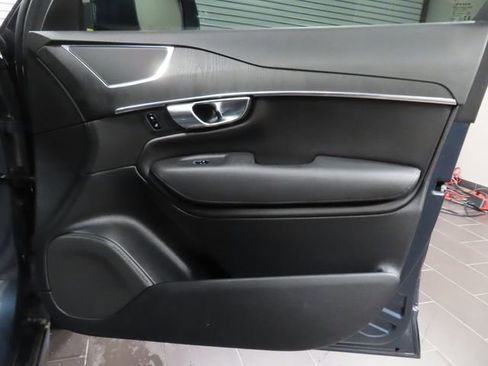 Used 2020 Volvo XC90 T5 Momentum FWD image 12