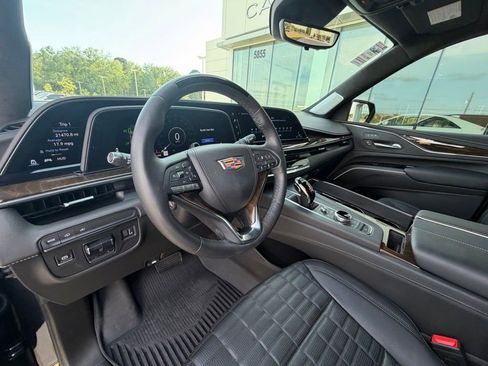 Used 2024 Cadillac Escalade Premium Luxury Platinum RWD image 12
