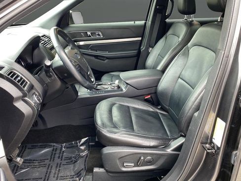 Used 2018 Ford Explorer XLT w/ Equipment Group 202A AWD/4WD image 9
