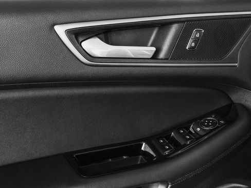 Used 2018 Ford Edge SEL w/ Equipment Group 201A AWD/4WD image 22