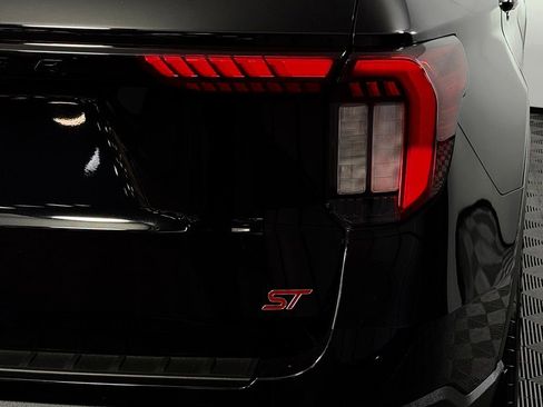 Used 2025 Ford Explorer ST AWD/4WD image 12