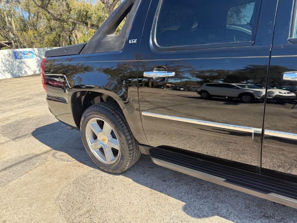 Used 2009 Chevrolet Avalanche LTZ RWD image 5