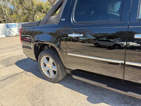 Used 2009 Chevrolet Avalanche LTZ RWD image 5