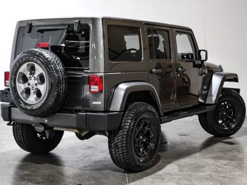 Used 2016 Jeep Wrangler Unlimited Sahara w/ Max Tow Package AWD/4WD image 10