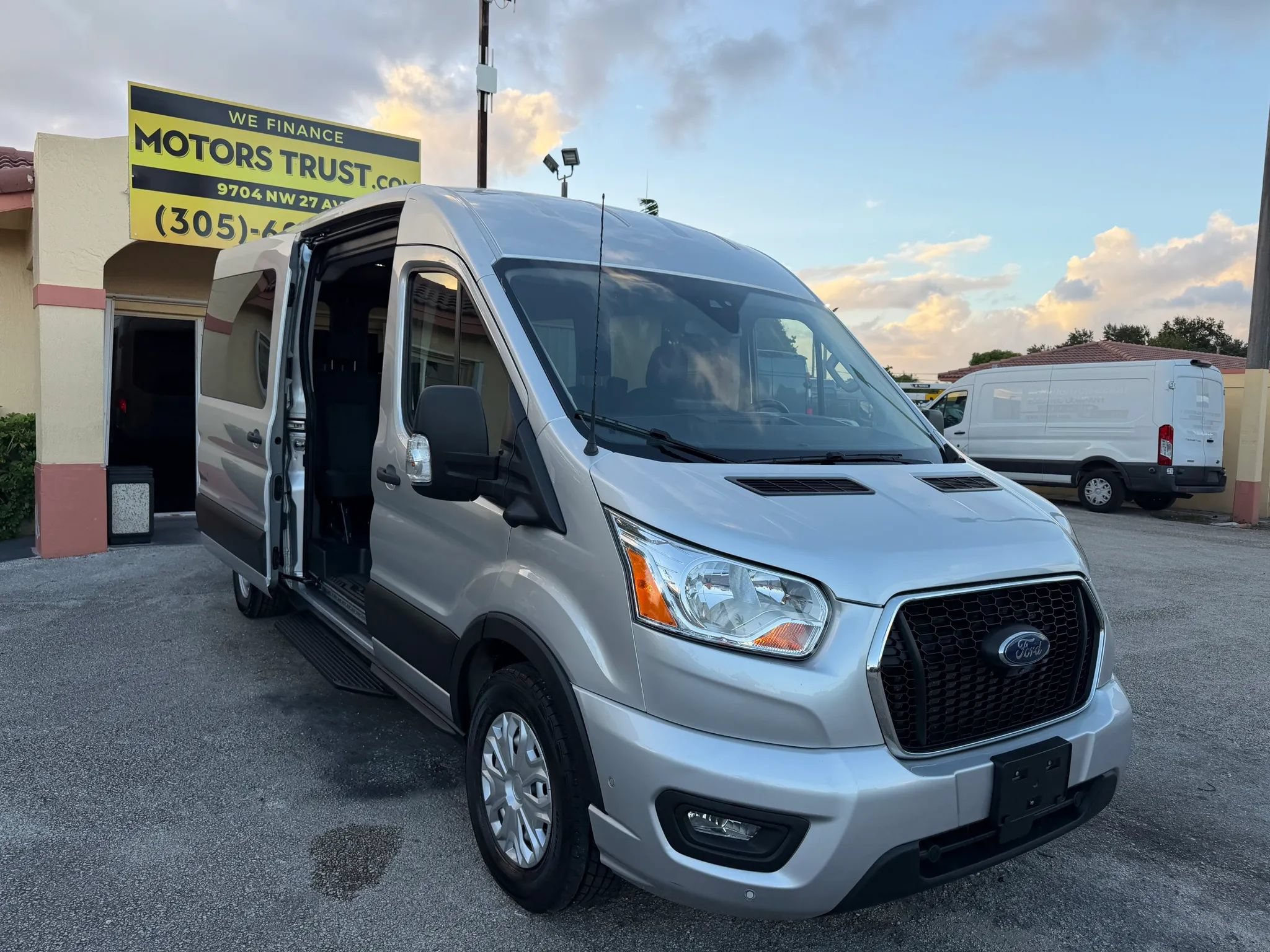 Used 2022 Ford Transit 350 XLT RWD image 8