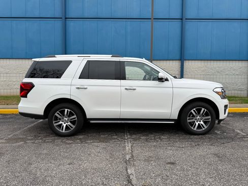 Used 2023 Ford Expedition Limited AWD/4WD image 4