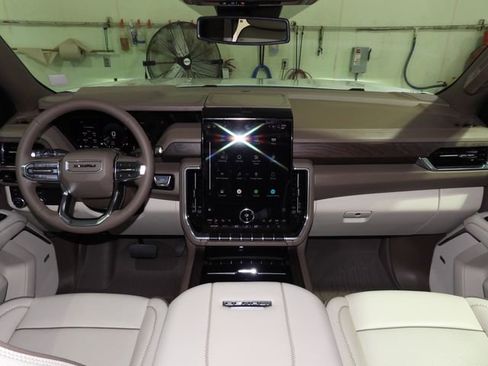 Used 2025 GMC Yukon Denali AWD/4WD image 35