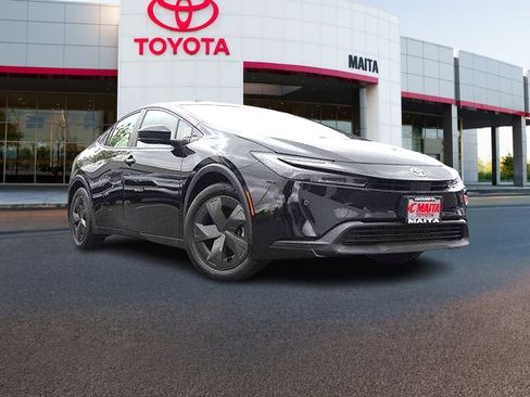 Used 2024 Toyota Prius LE FWD image 1