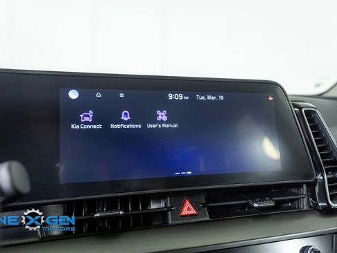 Used 2024 Kia Sportage EX FWD image 19