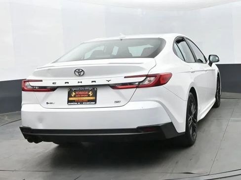 Used 2025 Toyota Camry SE FWD image 8