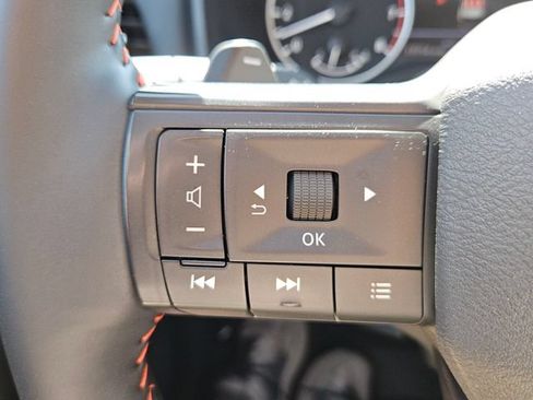 Used 2025 Nissan Rogue SV AWD/4WD image 12
