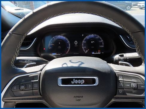 Certified 2024 Jeep Grand Cherokee Altitude image 15