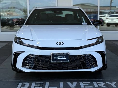 Used 2026 Toyota Camry Hybrid FWD image 4