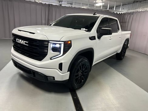 Used 2025 GMC Sierra 1500 Elevation AWD/4WD image 3