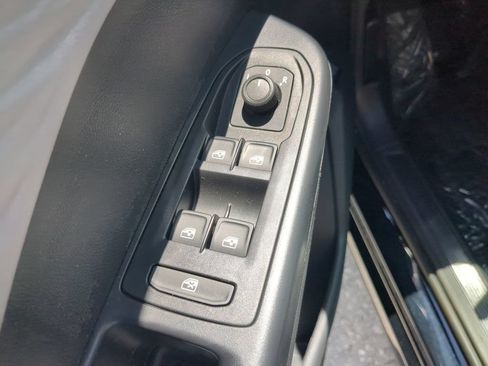 Certified 2023 Volkswagen Taos S FWD image 16