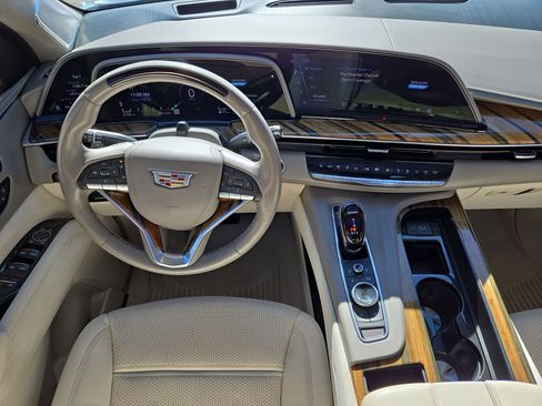 Certified 2022 Cadillac Escalade Sport Platinum w/ Heavy-Duty Trailer Package image 14