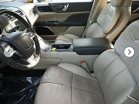 Used 2019 Lincoln Continental Select w/ Continental Climate Package image 6