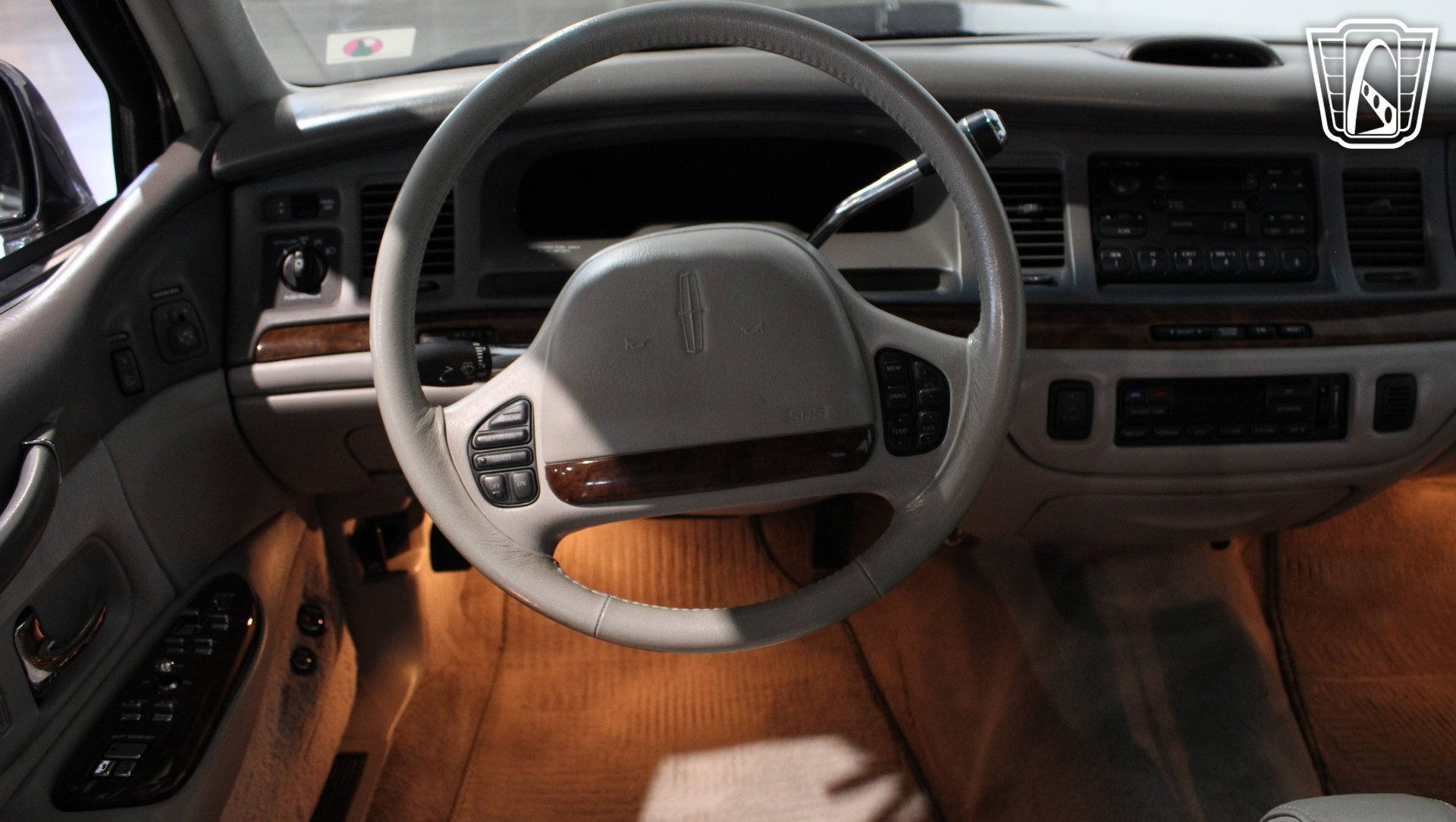 Used 1996 Lincoln Town Car Signature RWD image 40