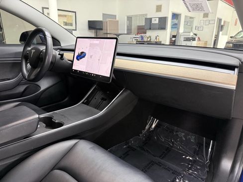 Used 2018 Tesla Model 3 AWD/4WD image 18