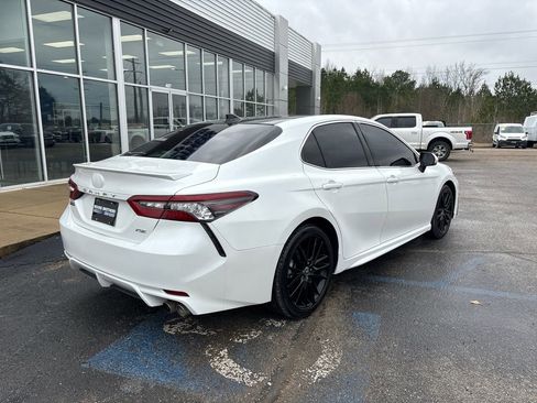 Used 2021 Toyota Camry XSE image 3
