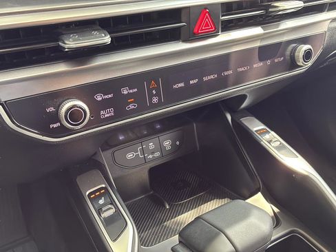 Used 2025 Kia Sorento S w/ Panoramic Sunroof Package FWD image 31