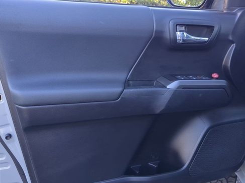 Used 2020 Toyota Tacoma TRD Off-Road w/ TRD Premium Off Road Package image 21