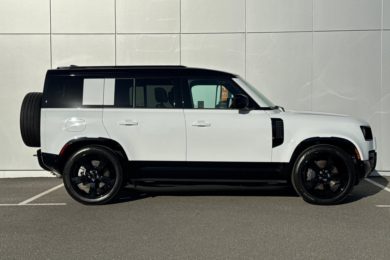 Certified 2026 Land Rover Defender 110 X-Dynamic SE AWD/4WD image 6