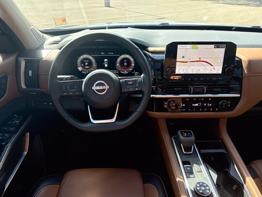 Used 2025 Nissan Pathfinder Platinum AWD/4WD image 11