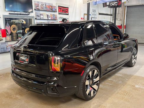 Used 2025 Rolls-Royce Cullinan AWD/4WD image 5
