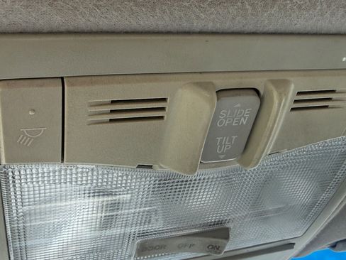 Used 2009 Toyota Avalon XLS FWD image 29