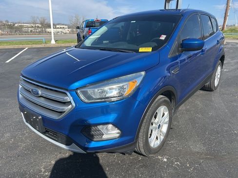 Used 2017 Ford Escape SE image 9