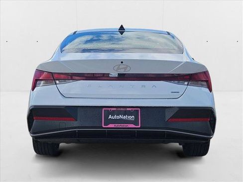 New 2025 Hyundai Elantra Limited image 8