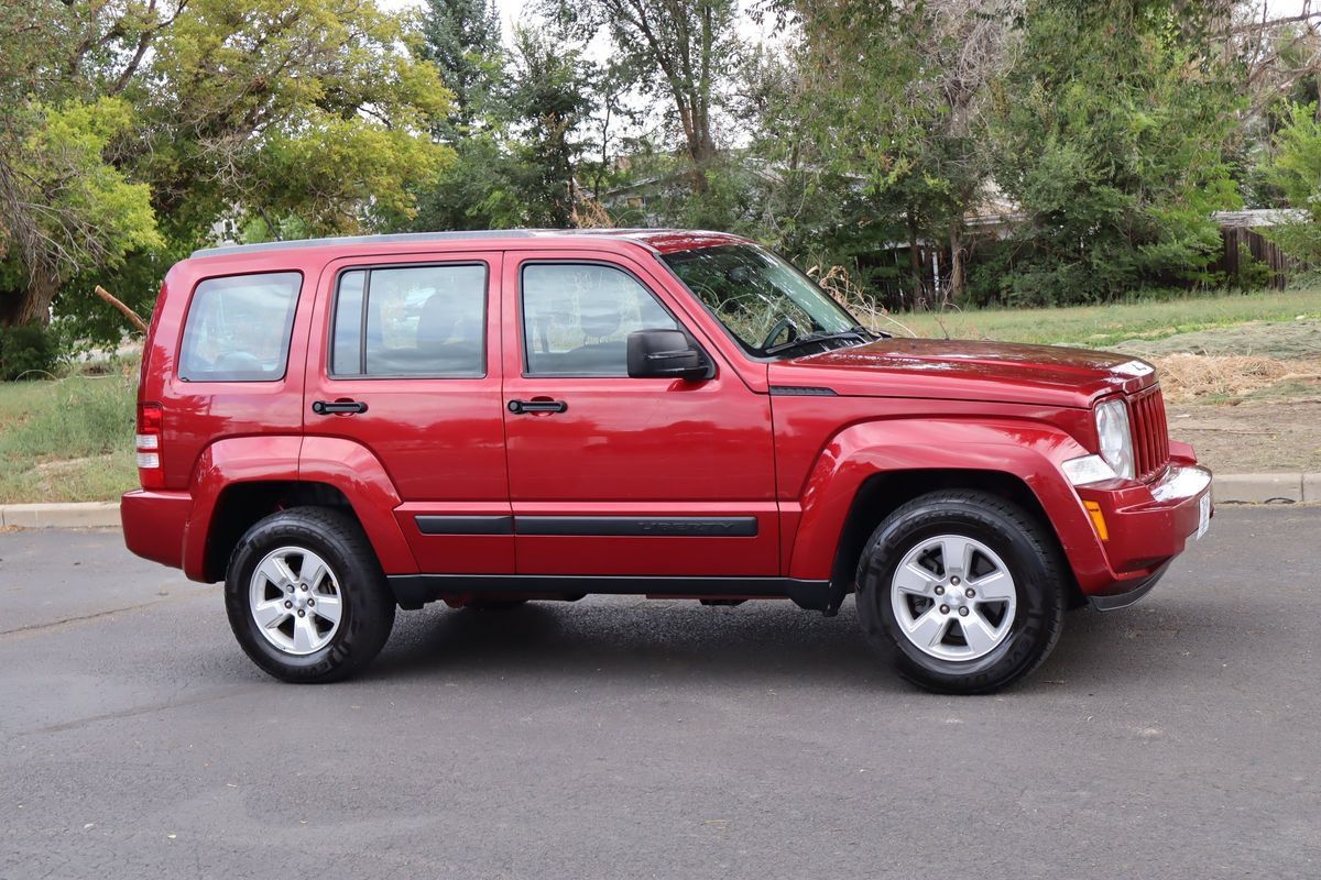 Used 2012 Jeep Liberty Sport w/ Driver Convenience Group AWD/4WD image 4
