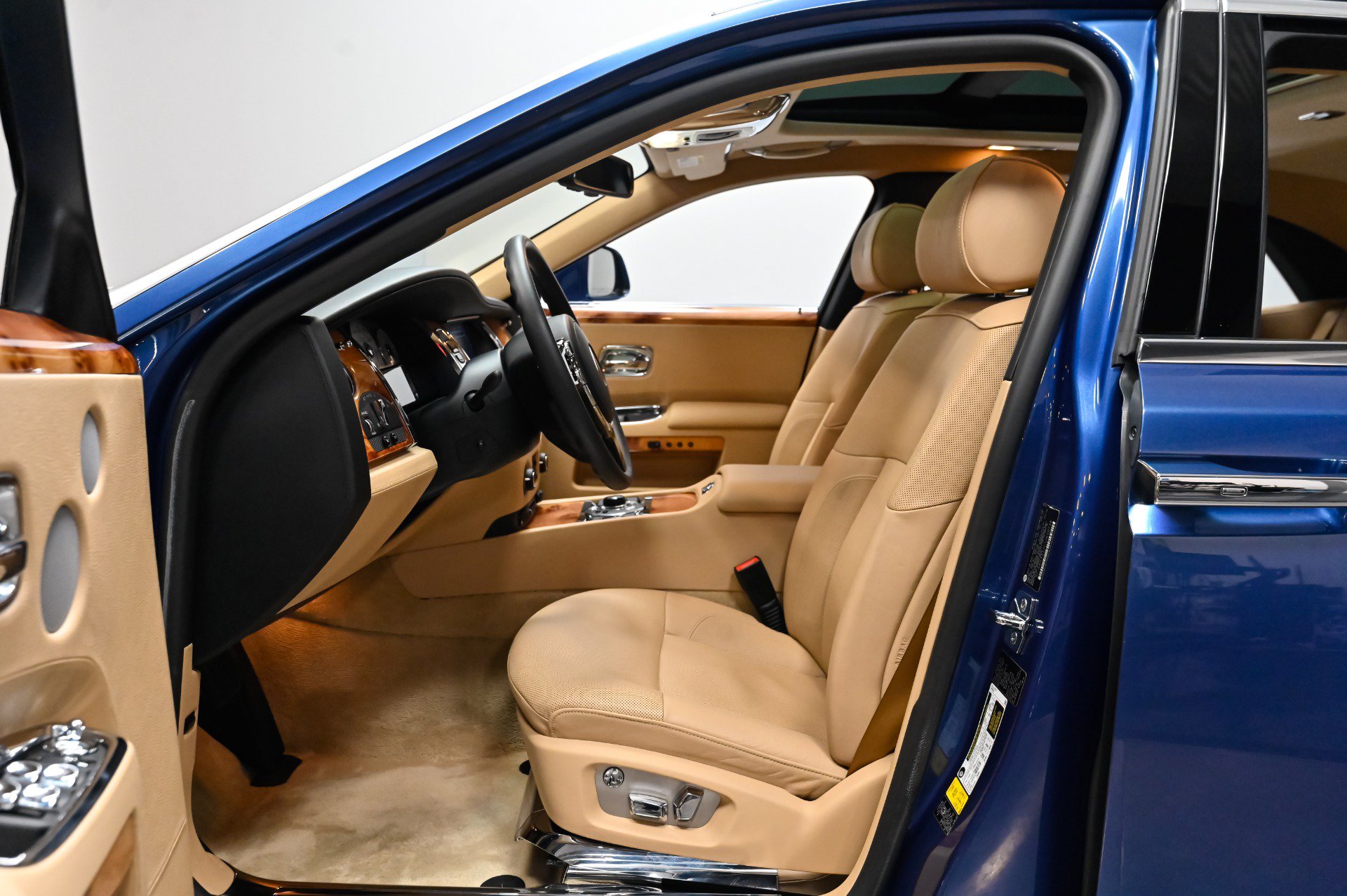 Used 2012 Rolls-Royce Ghost RWD image 6