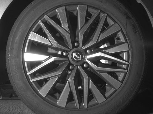 Used 2025 Nissan Altima 2.5 SV FWD image 13
