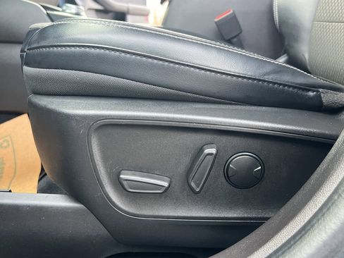 Used 2023 Ford Escape SE w/ Class II Trailer Tow Package FWD image 15