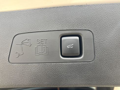 Used 2024 Lincoln Corsair FWD w/ Equipment Group 101A image 33