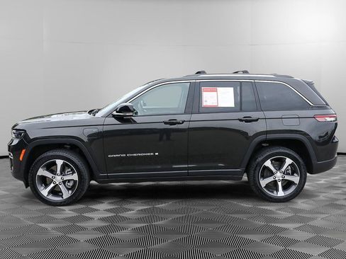 Used 2023 Jeep Grand Cherokee 4WD 4xe image 2