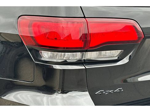 Used 2019 Jeep Grand Cherokee Altitude AWD/4WD image 6