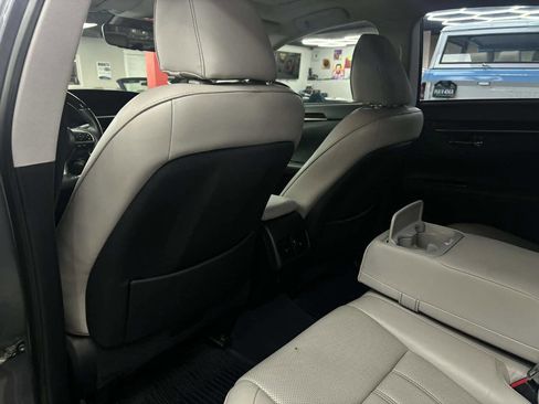 Used 2018 Lexus ES 350 w/ Luxury Package w/Wood Trim image 11