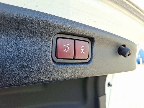 Used 2023 Mercedes-Benz C 300 4MATIC Sedan image 30
