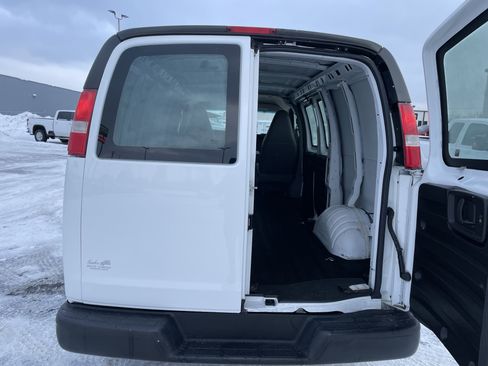 Used 2021 Chevrolet Express 2500 w/ Driver Convenience Package image 22